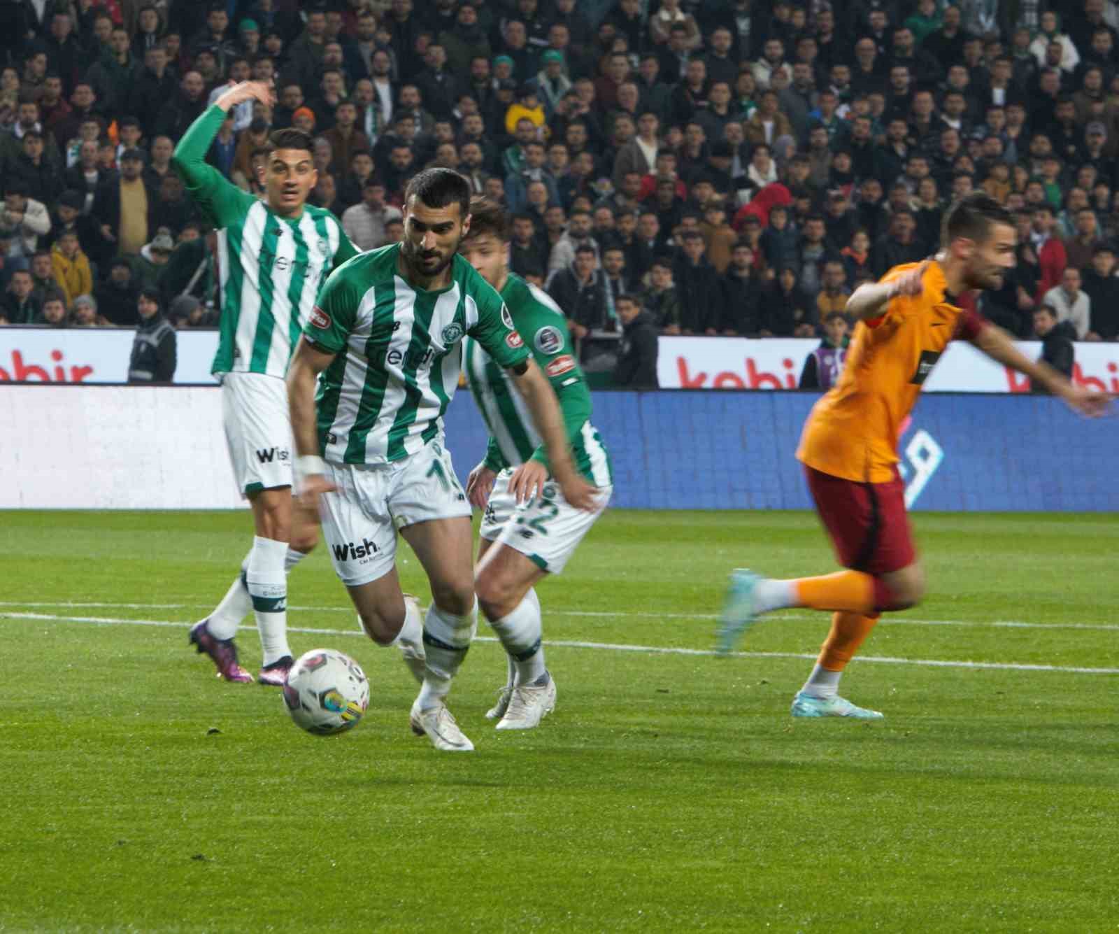 Spor Toto Süper Lig: Konyaspor: 0 - Galatasaray: 1 (İlk yarı)