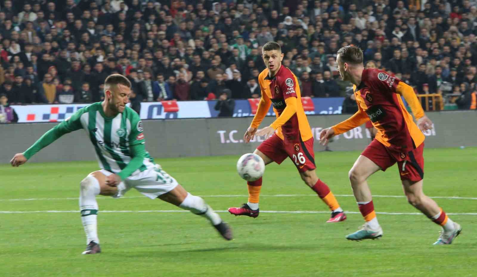Spor Toto Süper Lig: Konyaspor: 0 - Galatasaray: 1 (İlk yarı)
