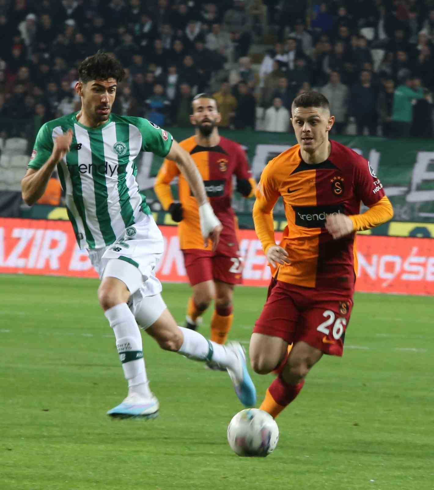 Spor Toto Süper Lig: Konyaspor: 0 - Galatasaray: 1 (İlk yarı)