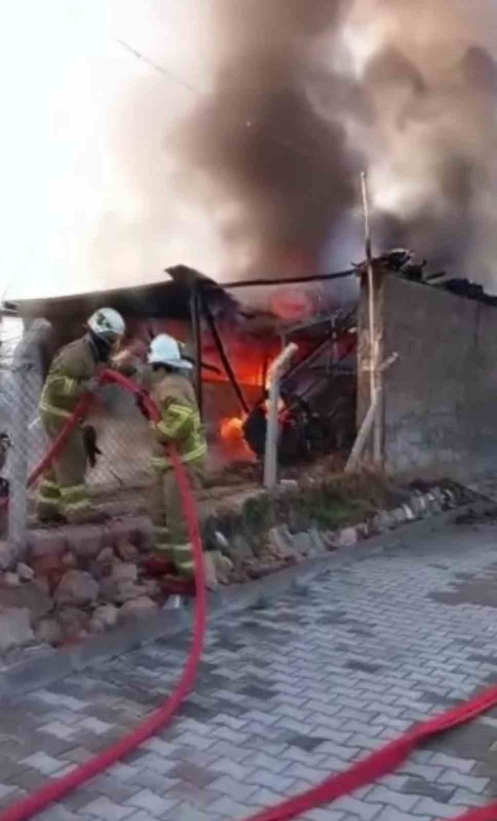 KIRIKKALE'DE GARAJDA ÇIKAN YANGIN KORKU DOLU ANLAR YAŞATTI