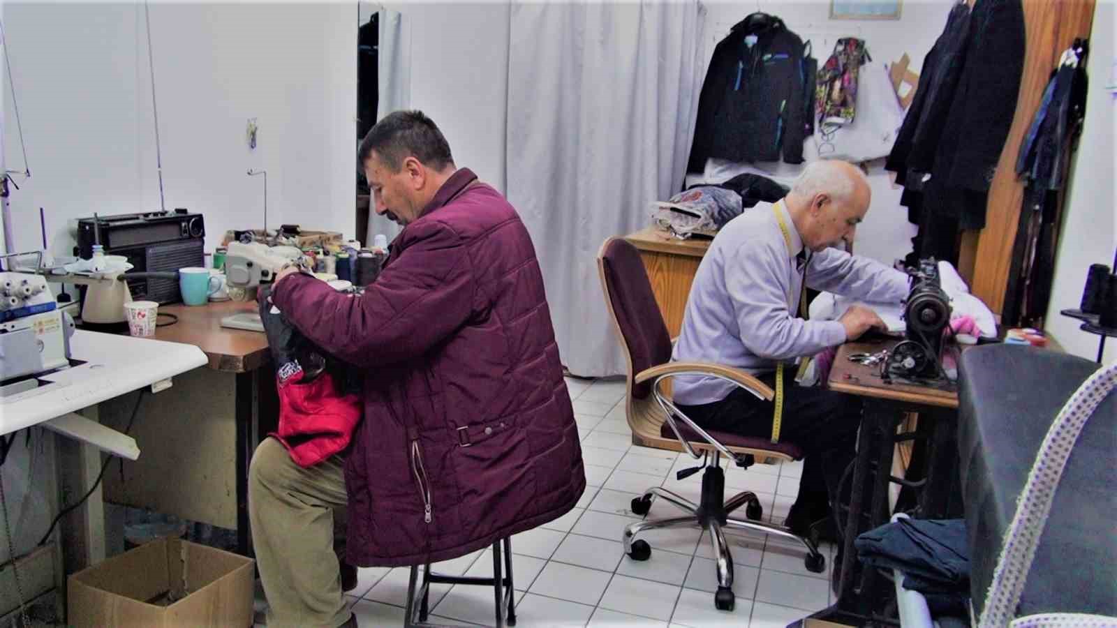 60 yıllık terzi: "60 senedir zevkle yapıyorum ama bu mesleğin kaybolmasına çok üzülüyorum"