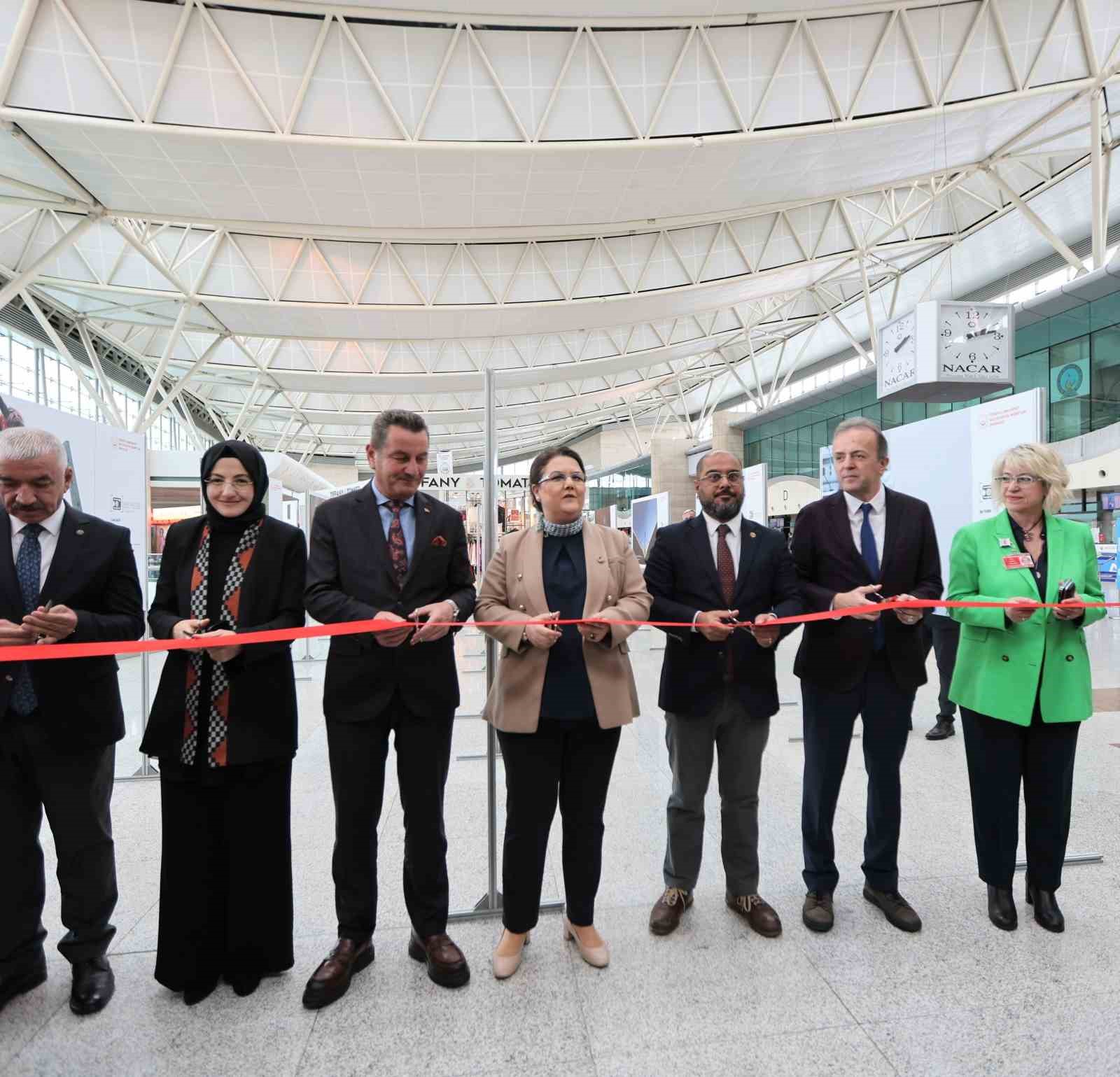 Bakan Yanık: “Fotoğraflar tarihe düşülmüş birer notlar olarak bundan sonraki süreçte de yerini almaya devam edecek”