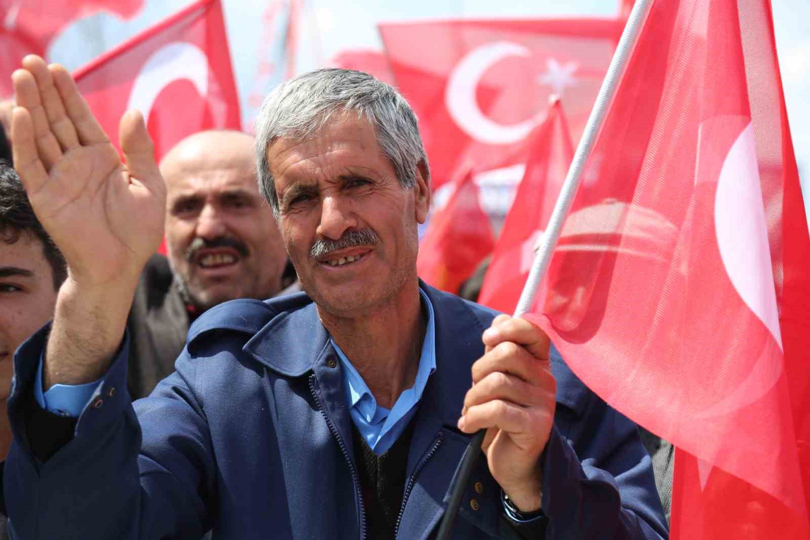 Ankara-Sivas Yükse Hızlı Treni Kırıkkale’de coşkuyla karşılandı