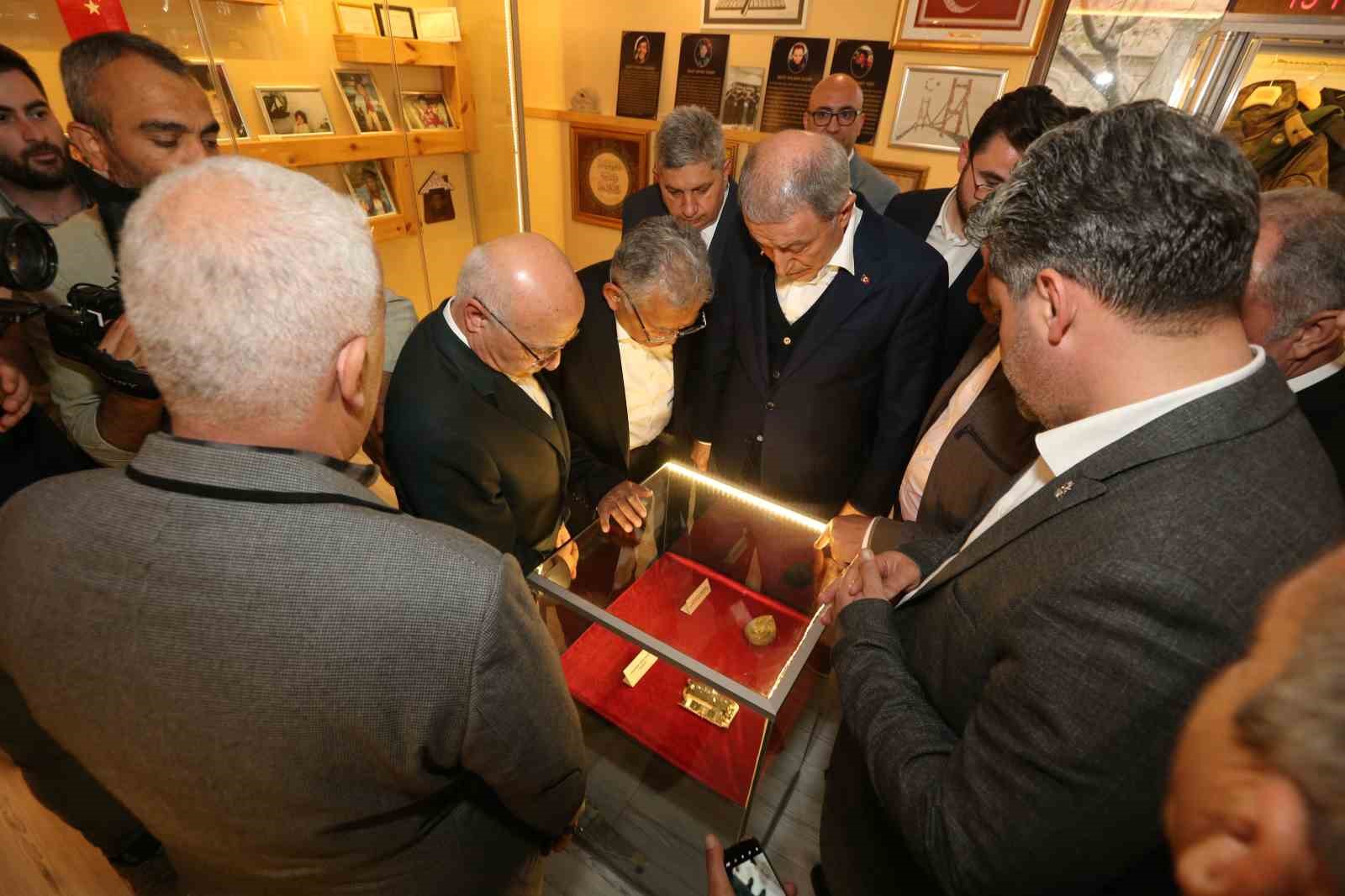Bakan Akar Ve Başkan Büyükkılıç’tan 15 Temmuz Şehidinin ailesine ziyaret