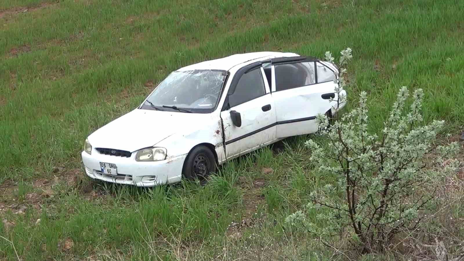 Kayganlaşan yolda kontrolden çıkan otomobil takla attı: 4 yaralı