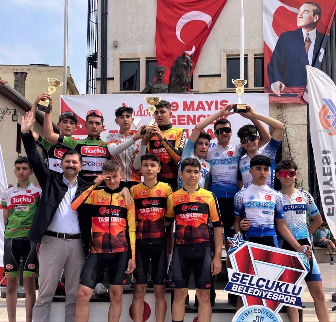 Torku Şeker Sporlu kız bisiklet takımı şampiyon oldu