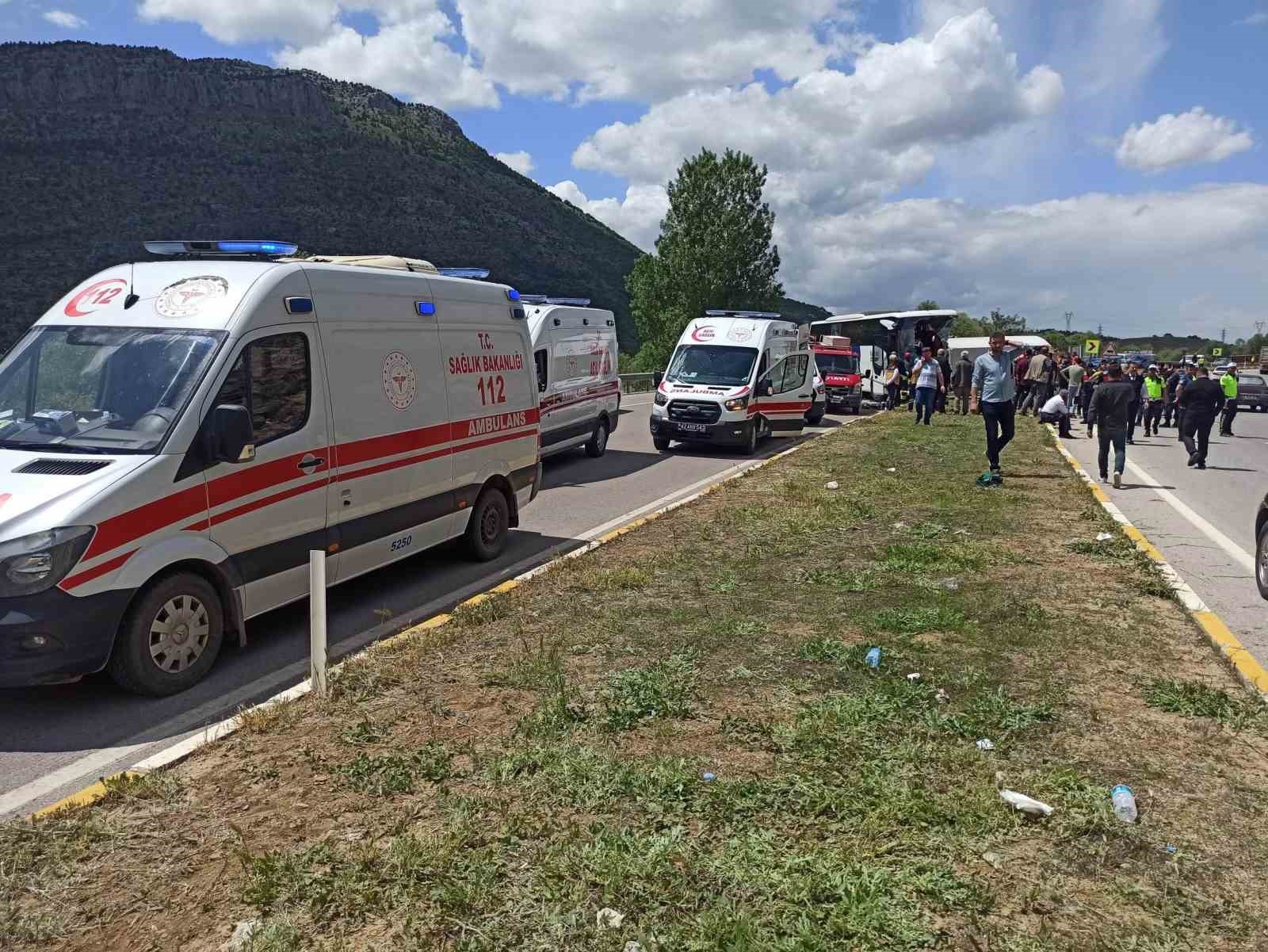 Konya’da yolcu otobüsü ile temizlik aracı çarpıştı: 1 ölü, 15 yaralı