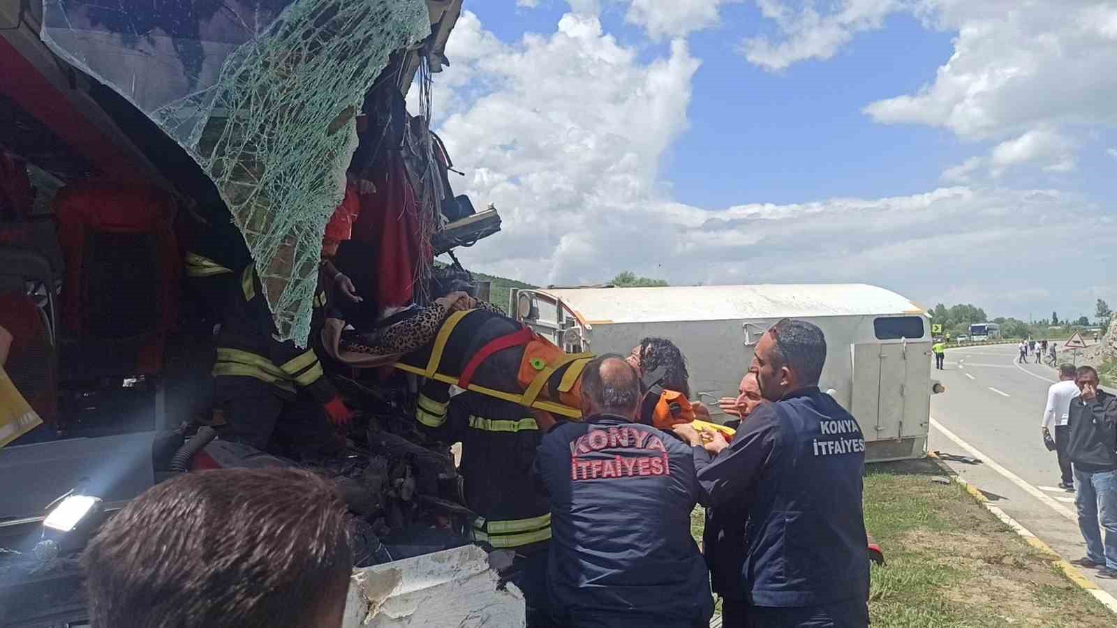 Konya’da yolcu otobüsü ile temizlik aracı çarpıştı: 1 ölü, 15 yaralı