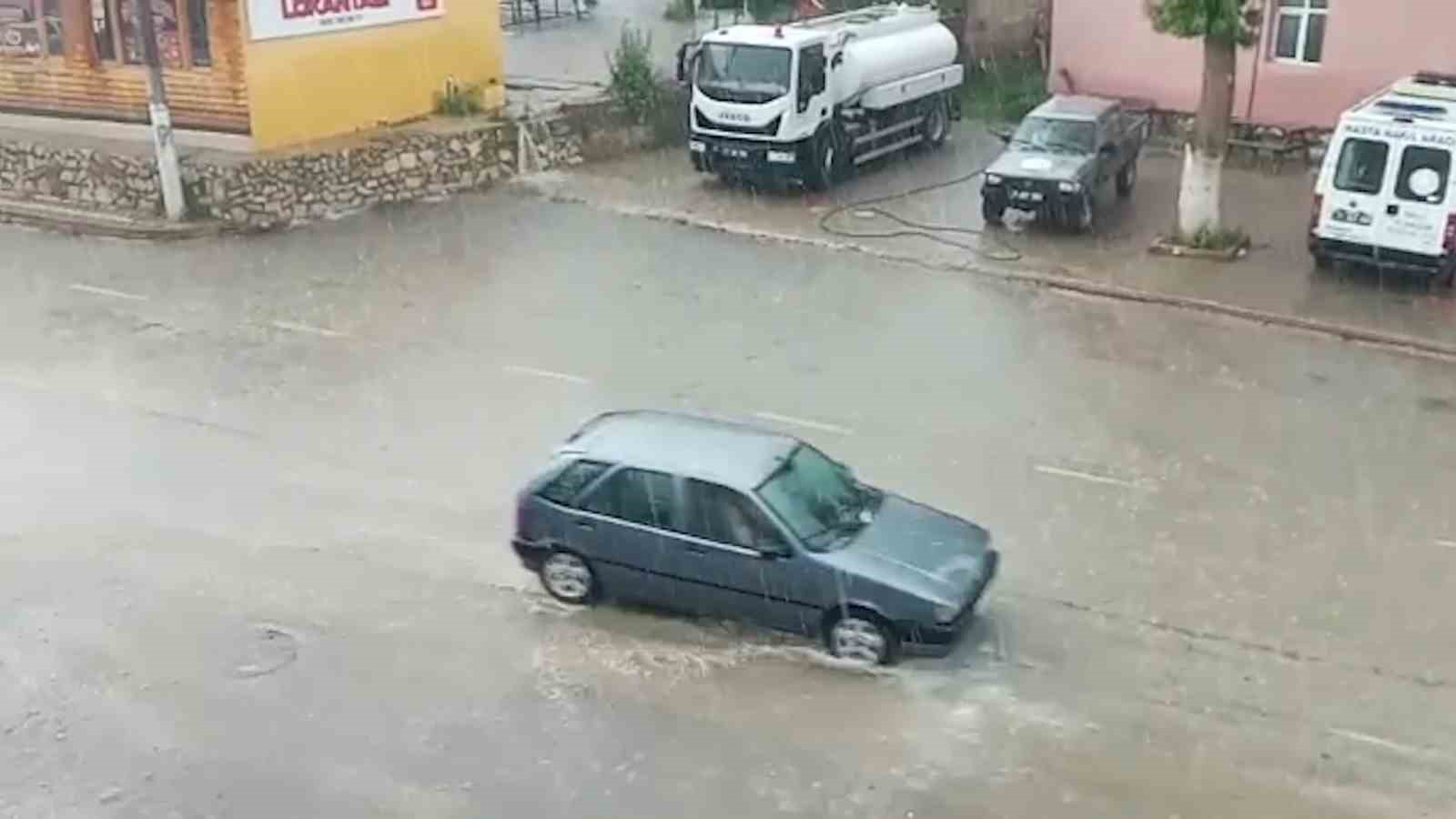 Kırıkkale’de dolu ve sağanak etkili oldu