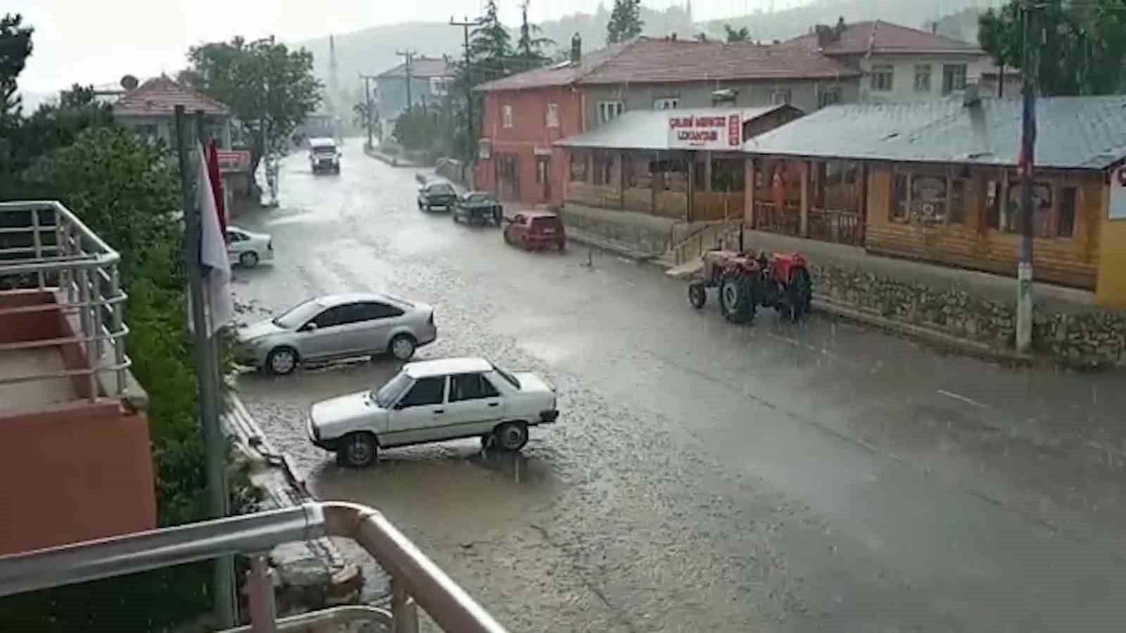 Kırıkkale’de dolu ve sağanak etkili oldu