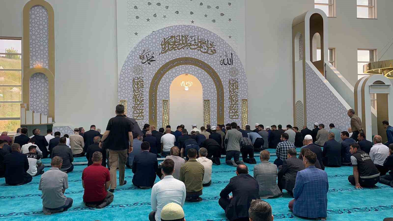 Diyanet İşleri Başkanı Erbaş: “Ayasofya’yı fethin sembolüne, İslam’ın mabedine dönüştüren, Peygamberimiz’(Sallallahü aleyhi ve sellem)in müjdesine nail olma arzusudur”