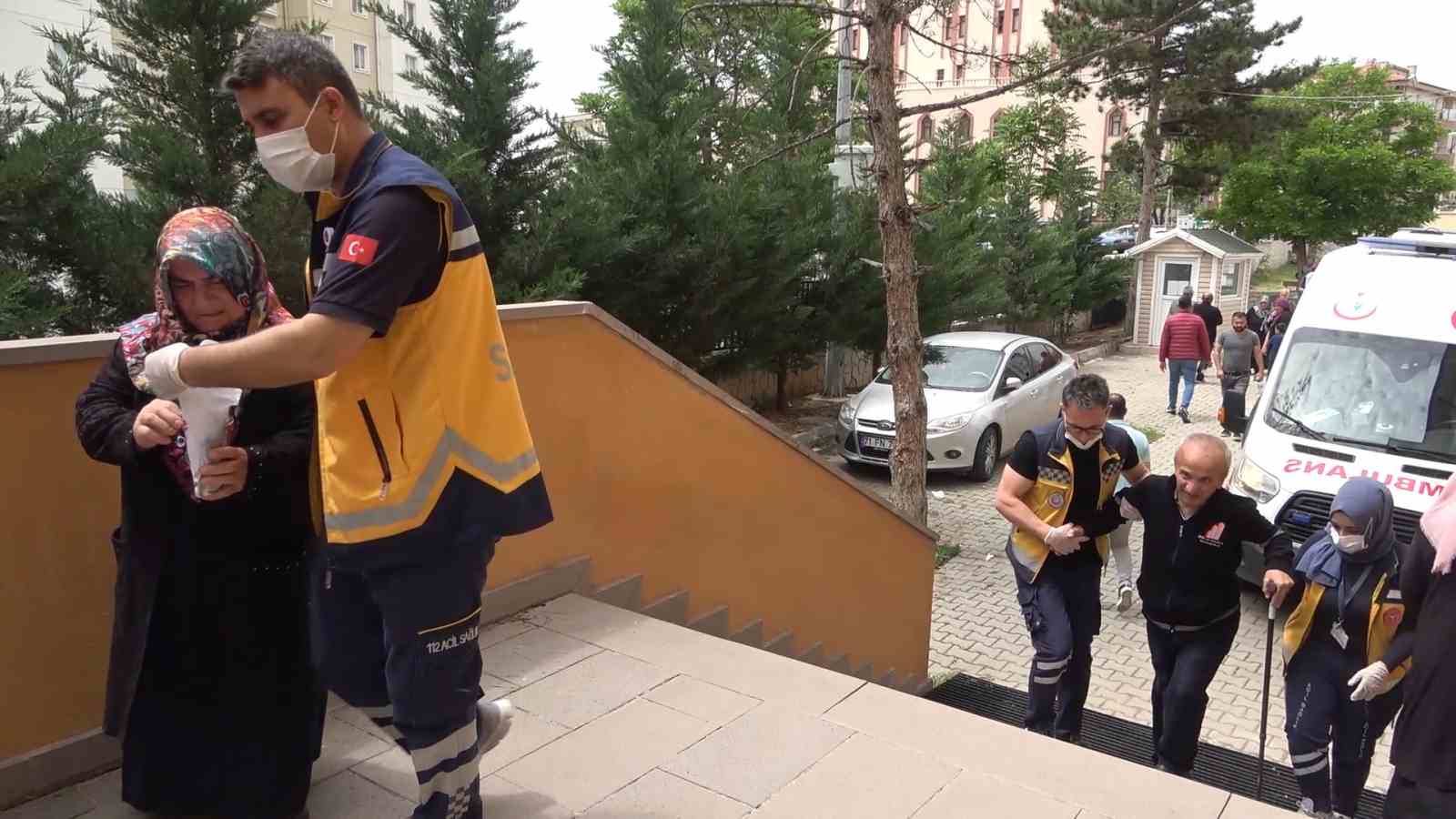 Oy kullanmaya ambulansla gittiler