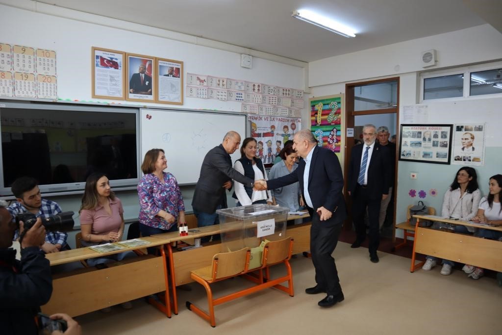 Zafer Partisi Lideri Özdağ, oyunu kullandı