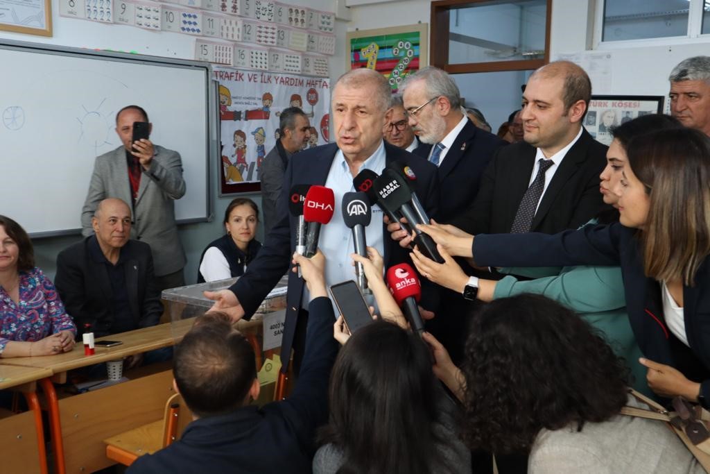 Zafer Partisi Lideri Özdağ, oyunu kullandı