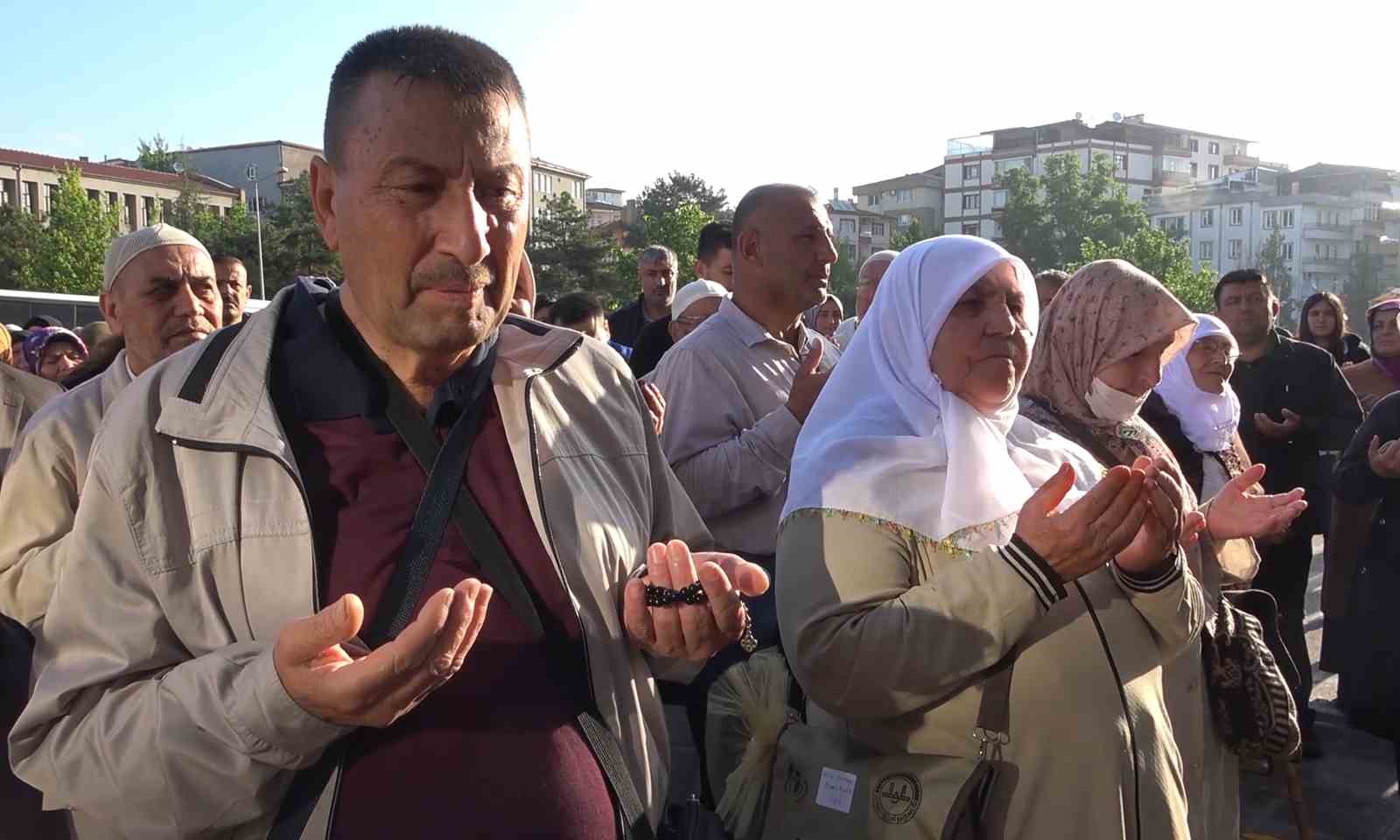 Kutsal yolculuk başladı: Kırıkkale’den ilk hac kafilesi yola çıktı