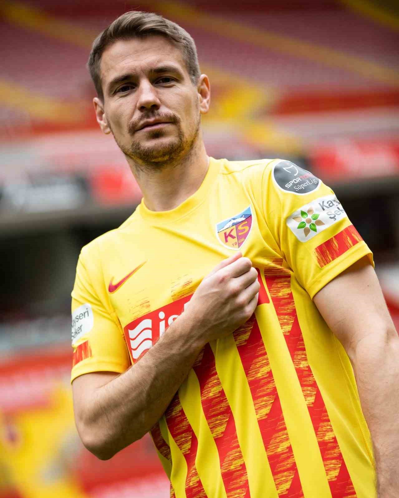 Kayserispor’un yeni forması görücüye çıktı