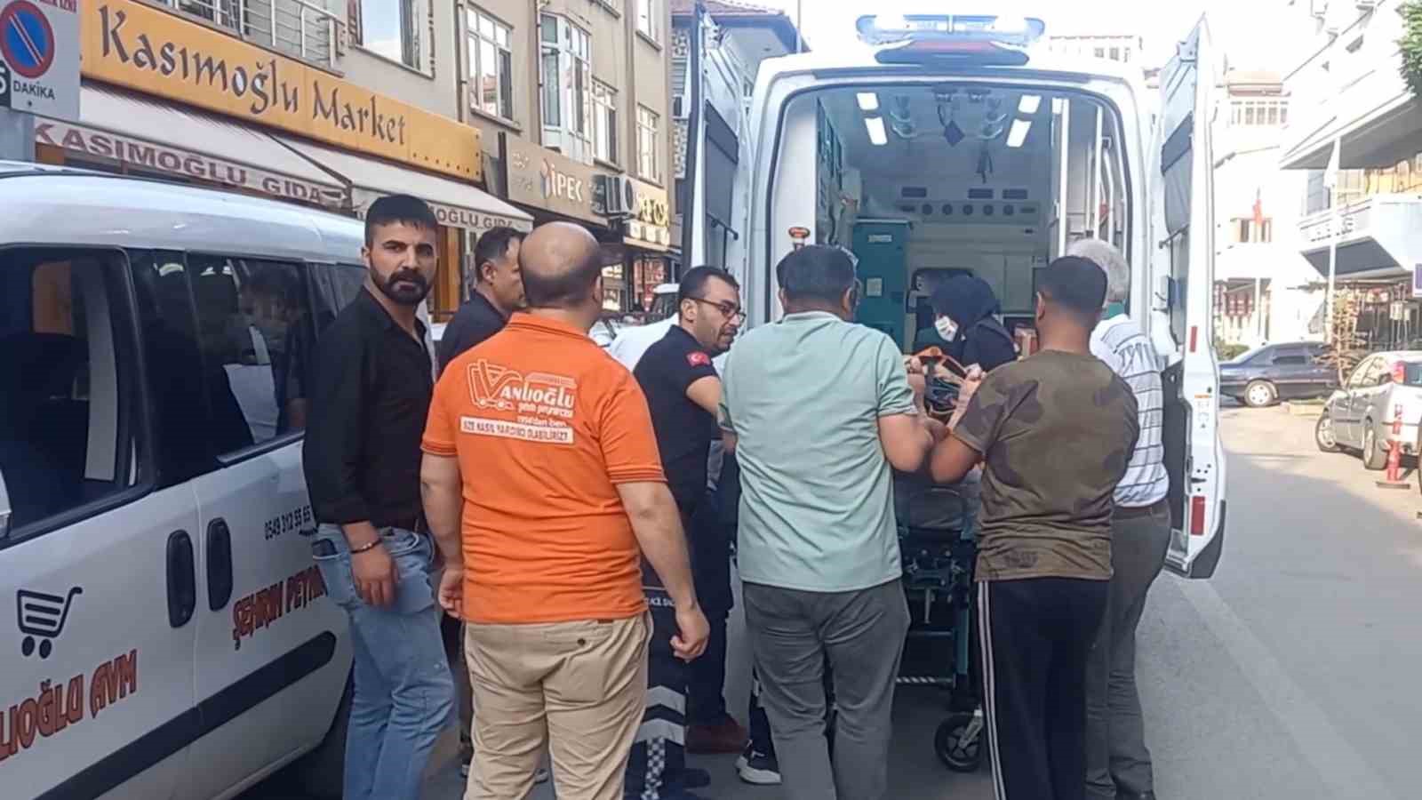 Eve pencereden girmek isteyen kadın ikinci kattan düştü.