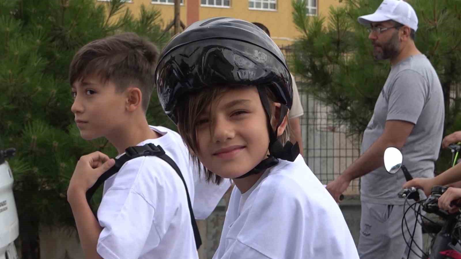 Dijital bağımlılığa karşı pedal çevirdiler