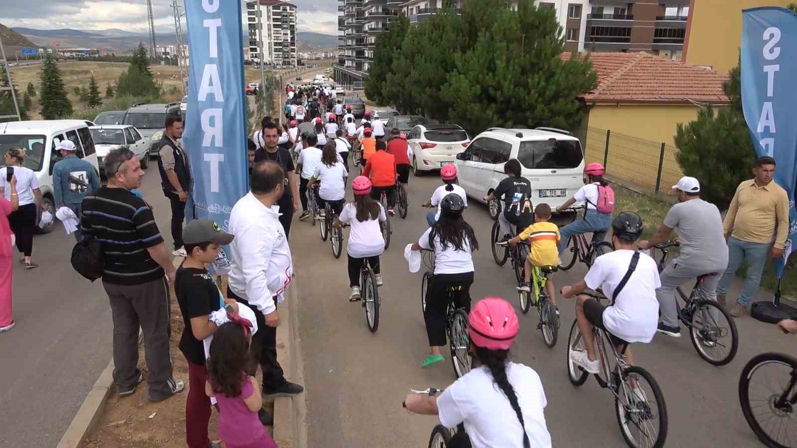 Dijital bağımlılığa karşı pedal çevirdiler