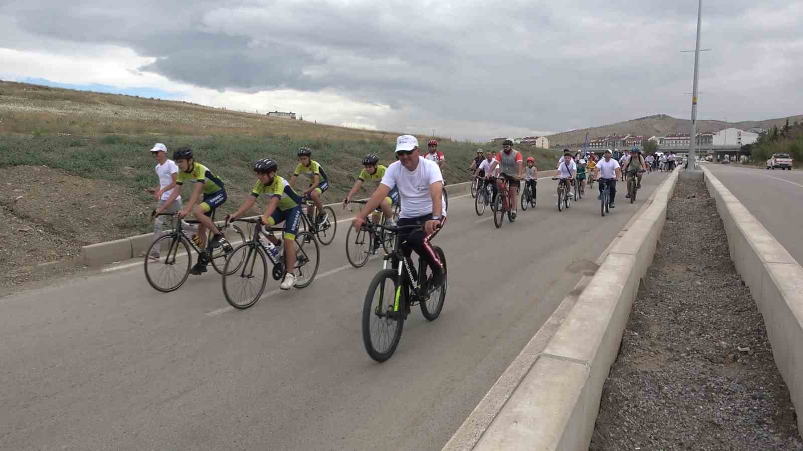 Dijital bağımlılığa karşı pedal çevirdiler