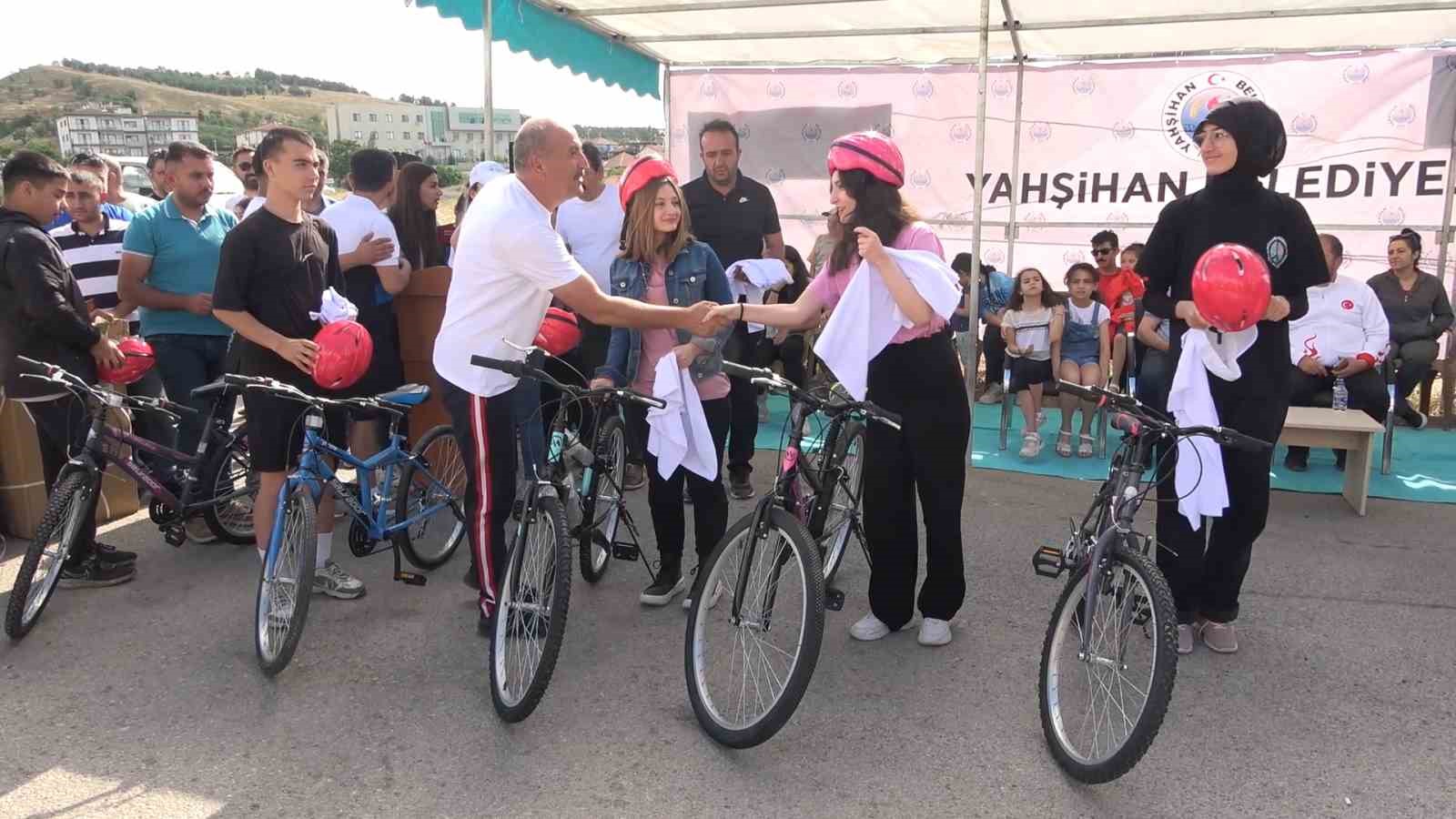 Dijital bağımlılığa karşı pedal çevirdiler