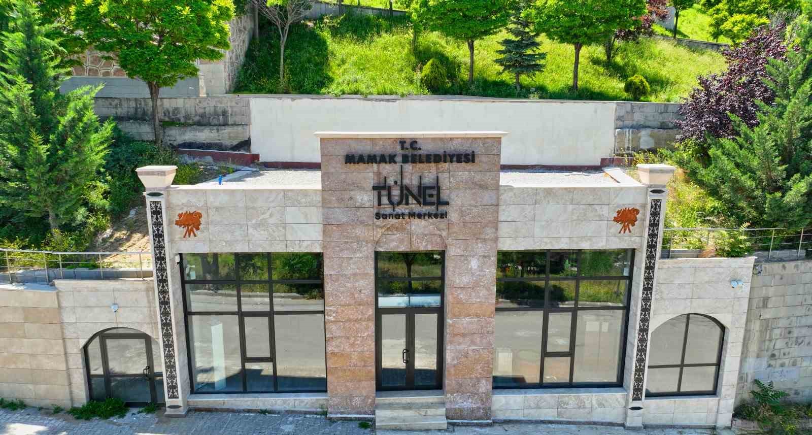 Tünel Sanat Merkezi açılışa gün sayıyor