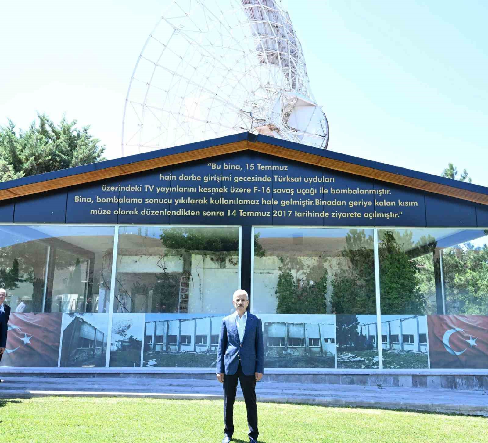Bakan Uraloğlu, 15 Temmuz’un simgelerinden TÜRKSAT’ı ziyaret etti