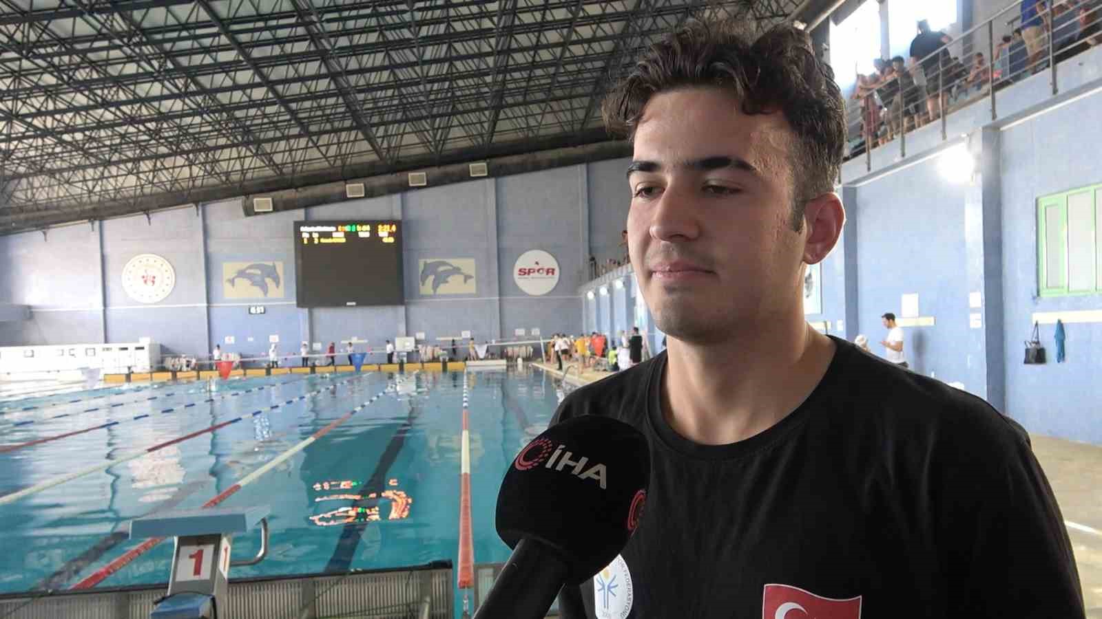 224 sporcu, 15 Temmuz şehitleri anısına yüzdü