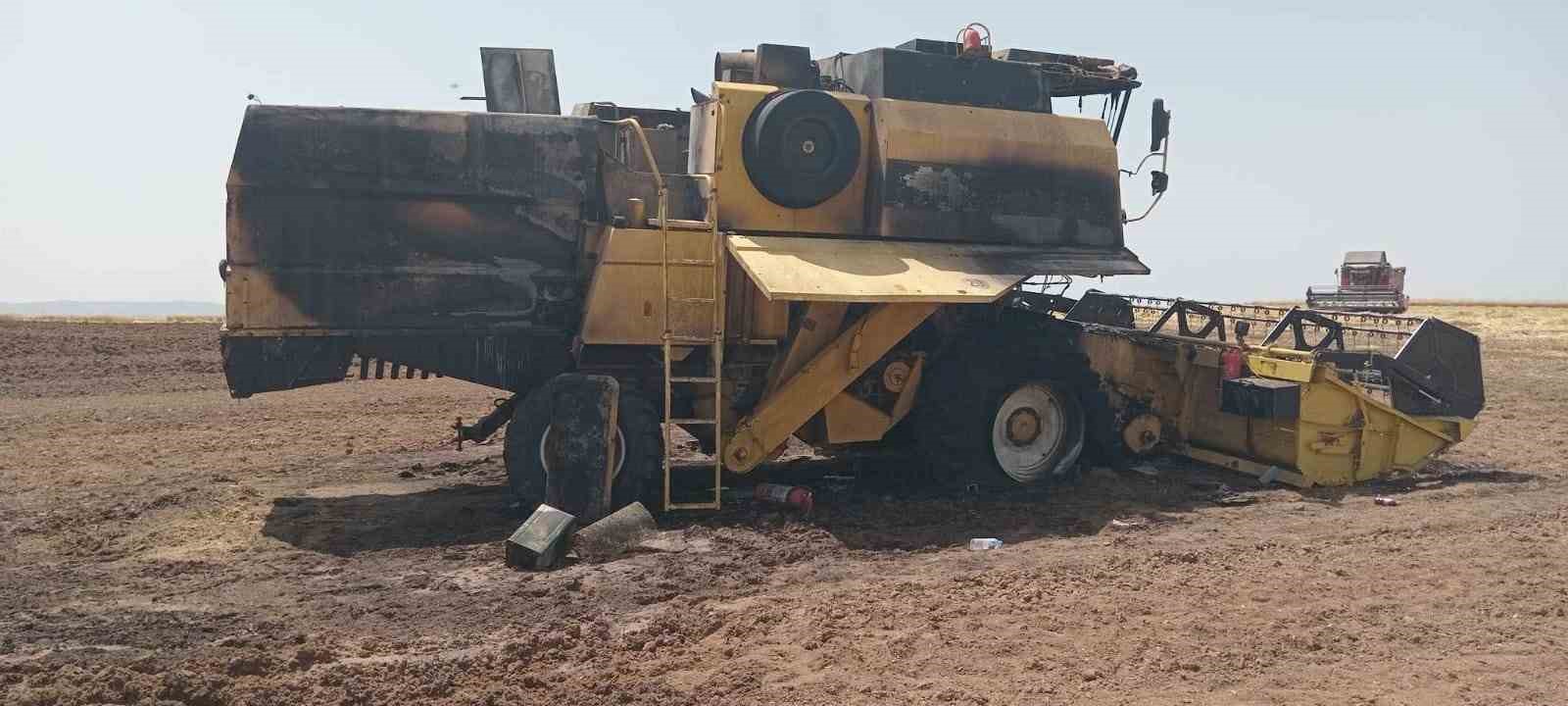 Ankara’da biçerdöverde çıkan yangın tarlaya sıçradı, 20 dönüm arazi zarar gördü