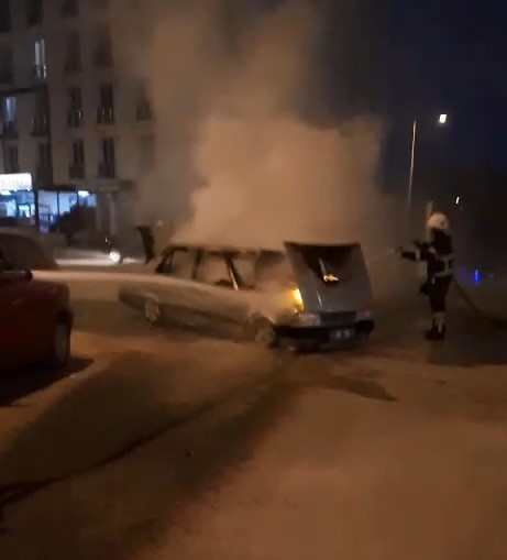 LPG’li otomobil alev alev yandı