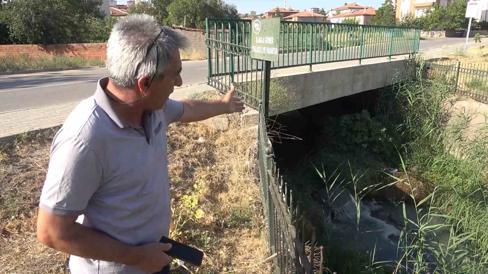 Lağım kokusu mahalleyi sardı, vatandaşlar Kırıkkale Belediyesi'ne isyan etti !