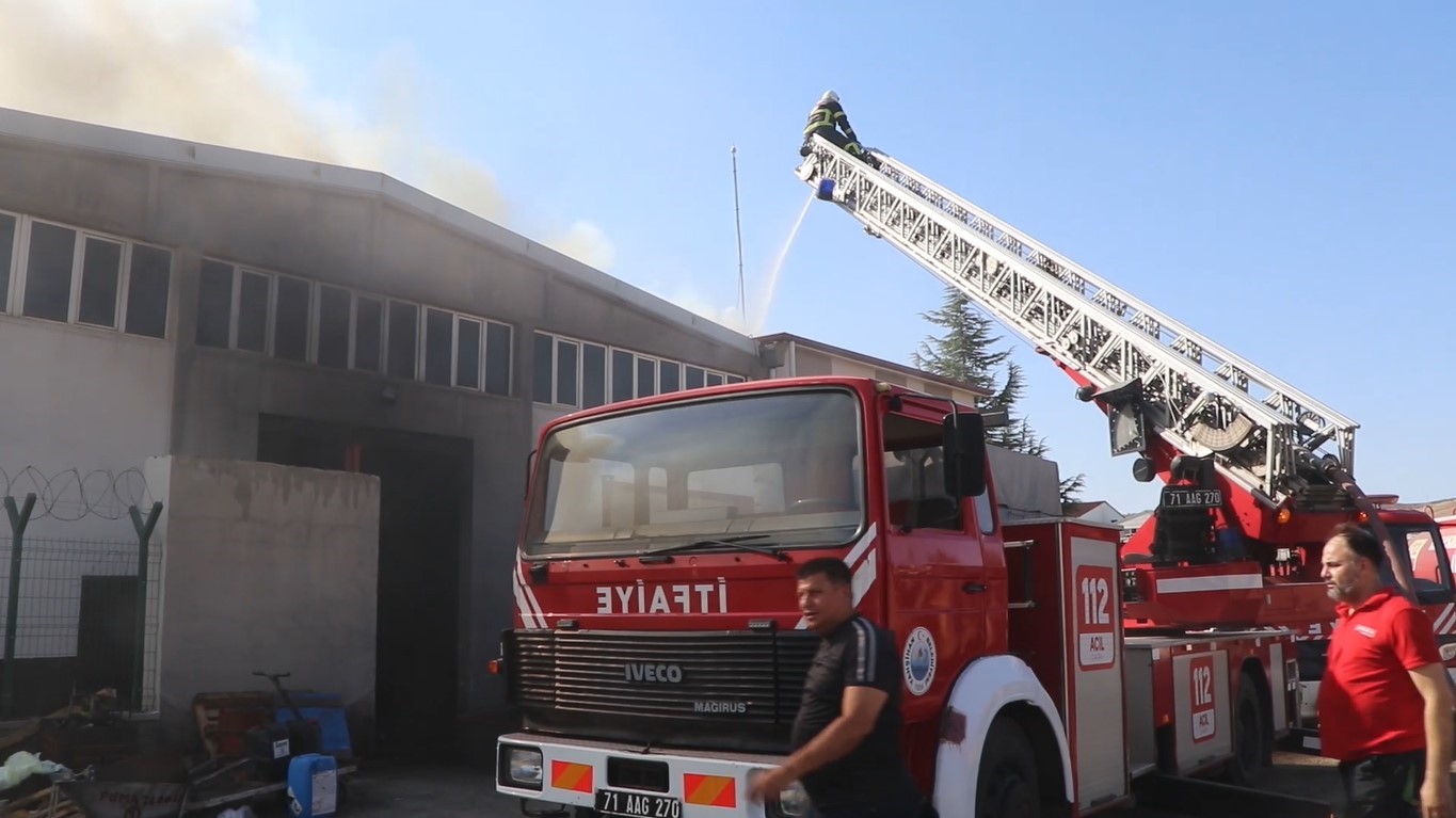 Kırıkkale Yeni Sanayide  Fabrikada çıkan yangın  söndürüldü
