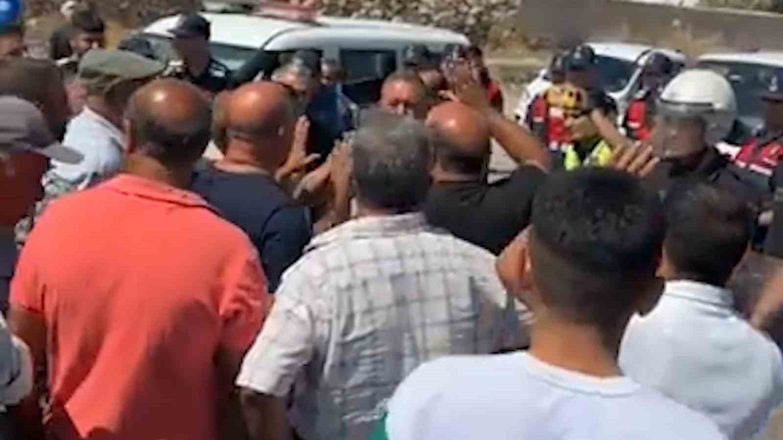 Üst geçit isteyen vatandaşlar Kırıkkale-Kayseri yolunu kapattı