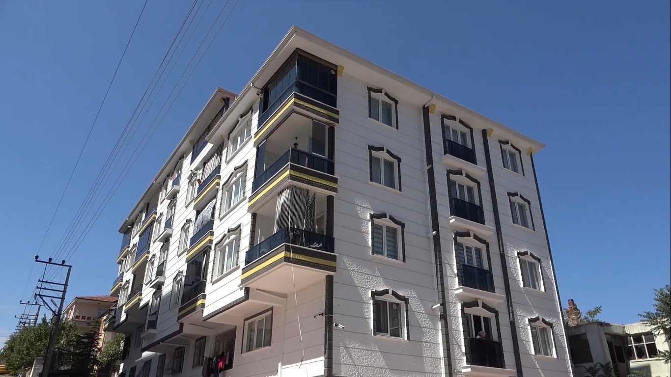 320 voltluk elektrik akımına kapılan genç ölümden döndü