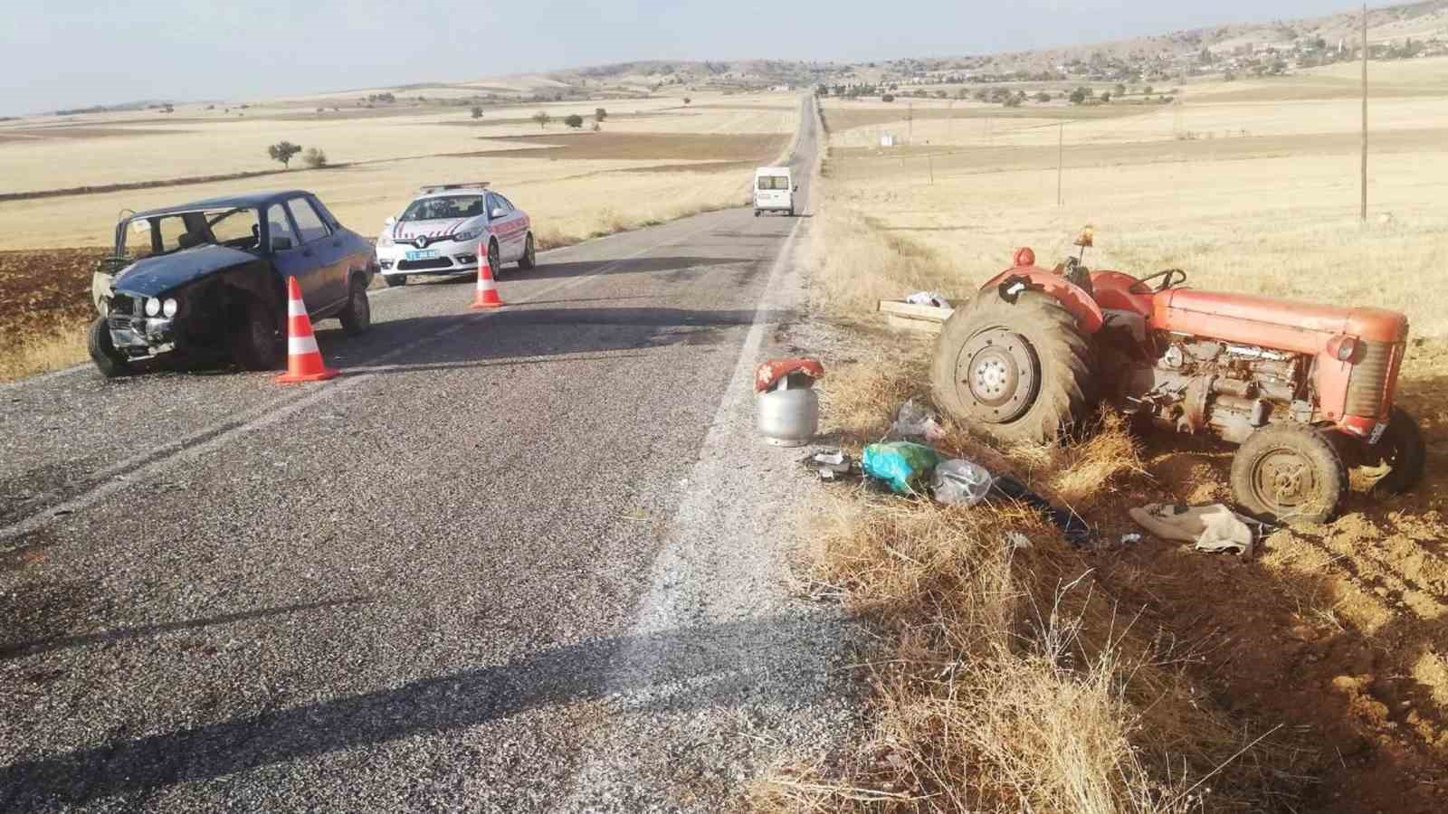 Kırıkkale’de otomobil ile traktör çarpıştı: 2 yaralı