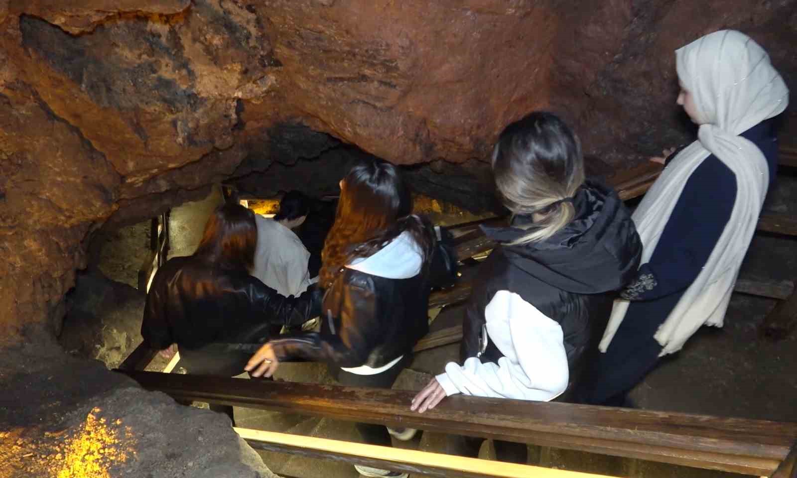 285 metre uzunluğunda 3 kattan oluşuyor: Tarihi Sulu Mağara ziyaretçilerini ağırlıyor