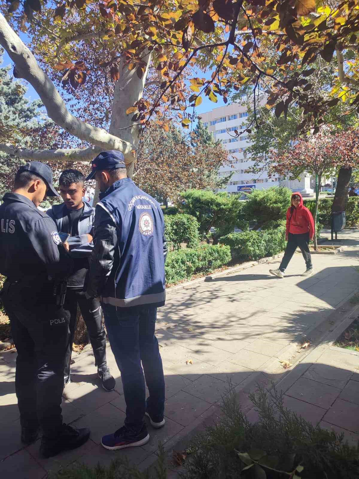 Kırıkkale’de çeşitli suçlardan aranan 2 şüpheli yakalandı