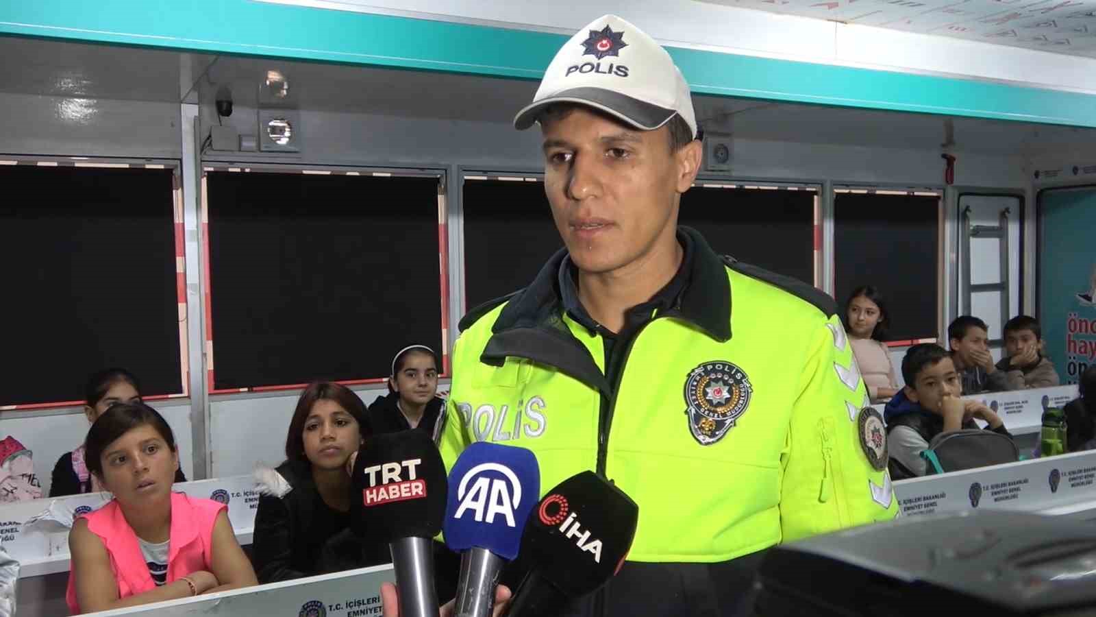 Kırıkkale’de öğrenci ve vatandaşlara trafik eğitimi verildi
