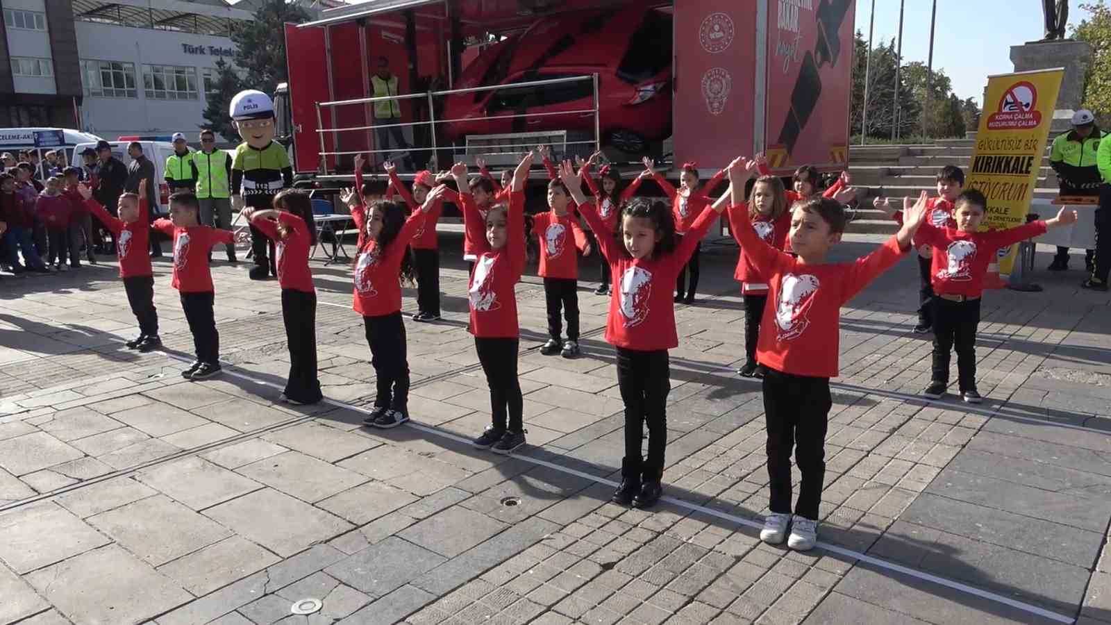 Kırıkkale’de öğrenci ve vatandaşlara trafik eğitimi verildi