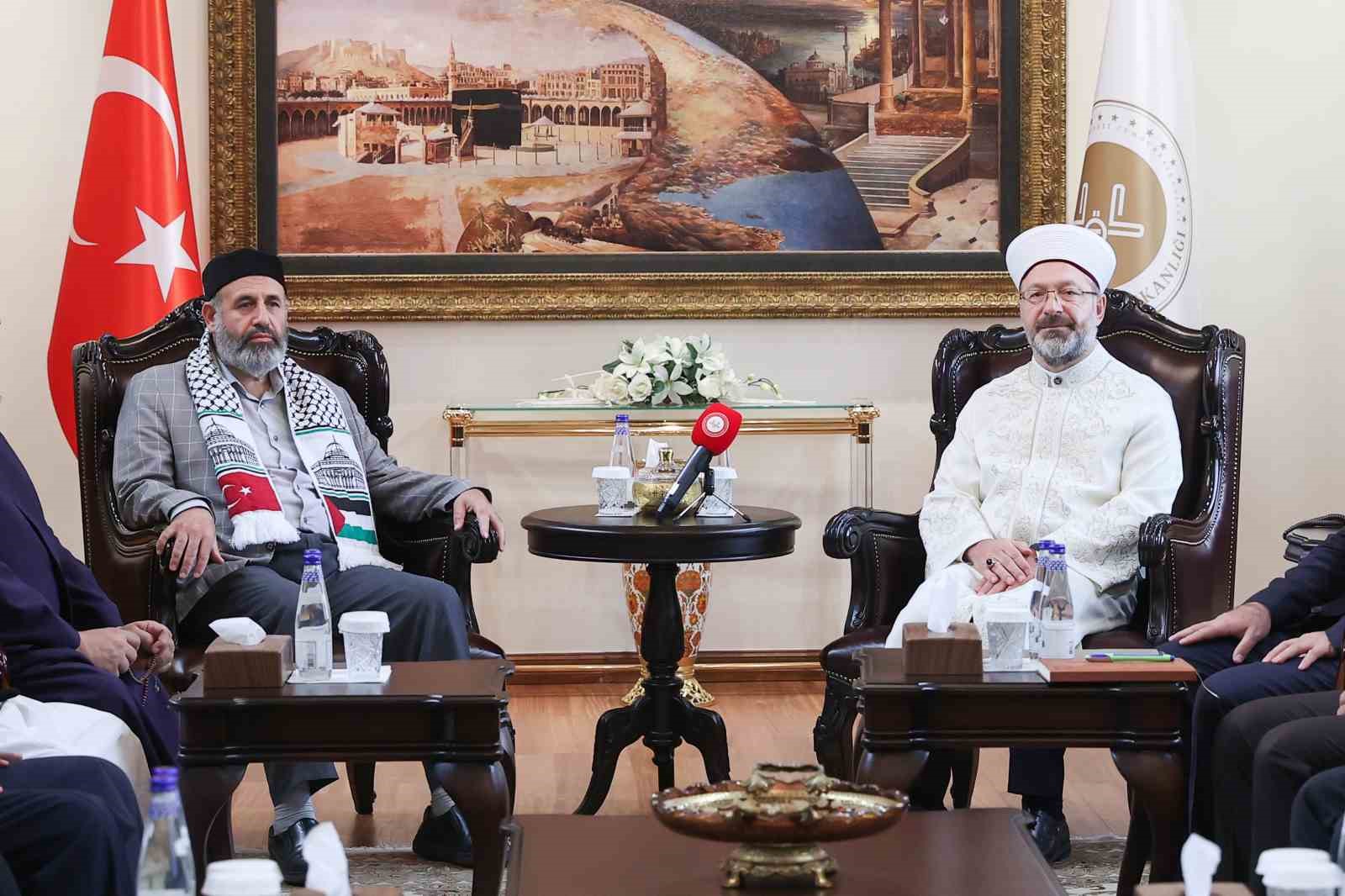 Diyanet İşleri Başkanı Erbaş, Filistinli Alimler Birliği Başkanı Tekruri ve heyetini kabul etti