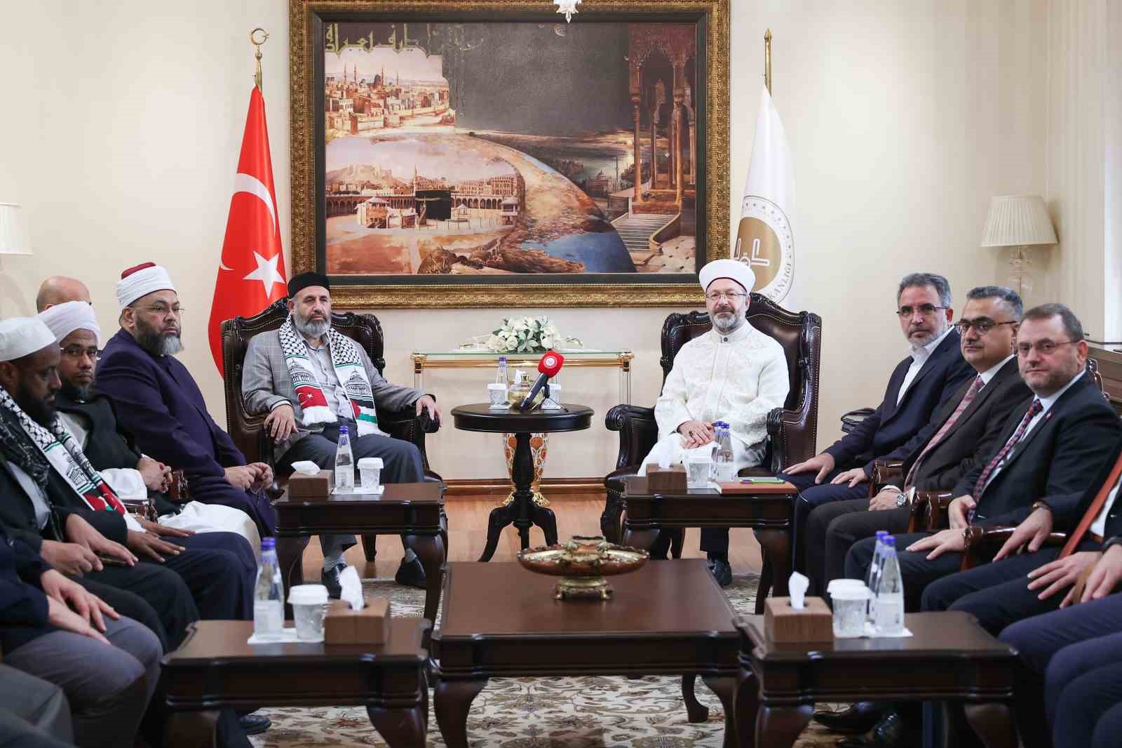Diyanet İşleri Başkanı Erbaş, Filistinli Alimler Birliği Başkanı Tekruri ve heyetini kabul etti