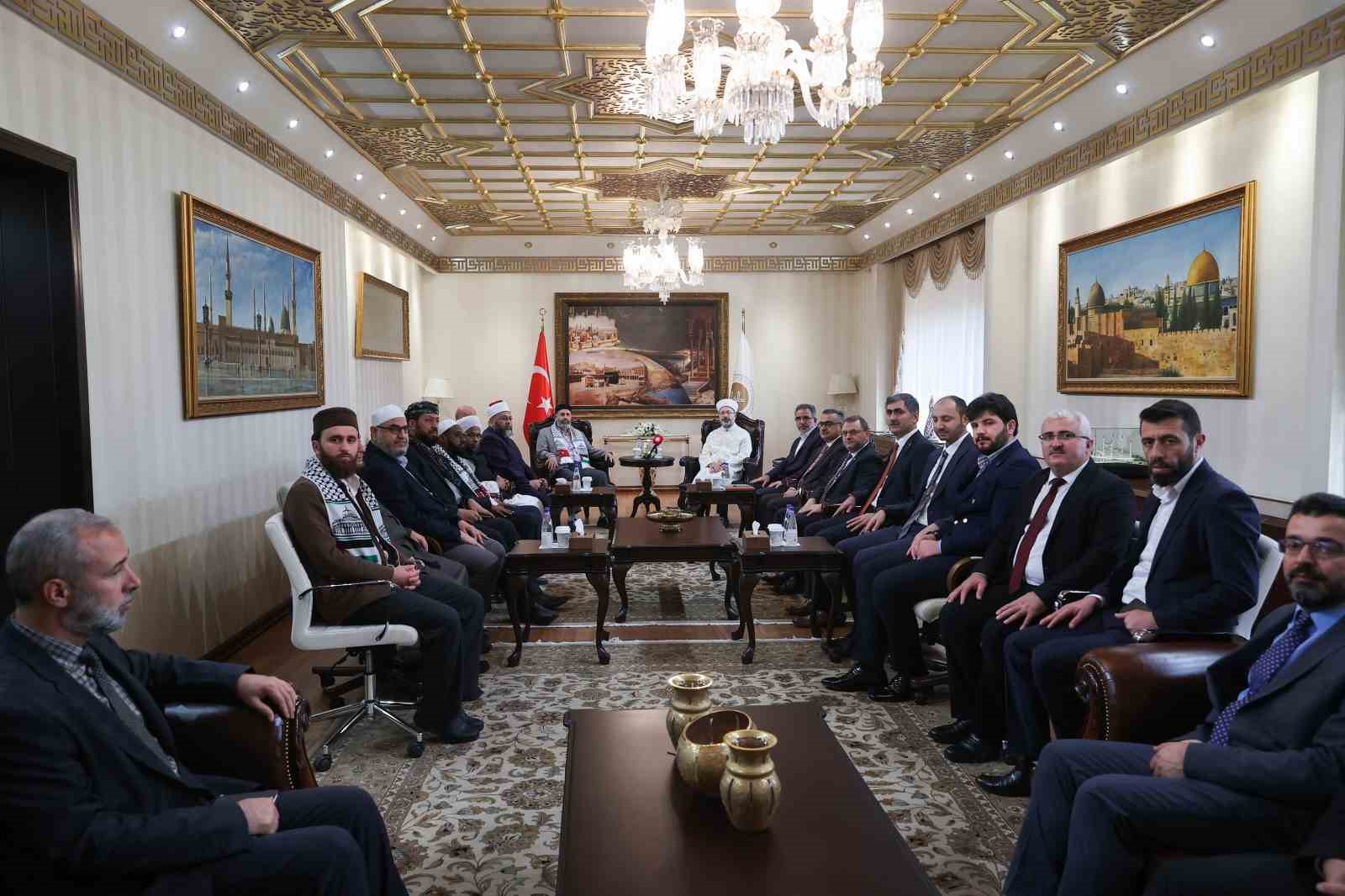 Diyanet İşleri Başkanı Erbaş, Filistinli Alimler Birliği Başkanı Tekruri ve heyetini kabul etti