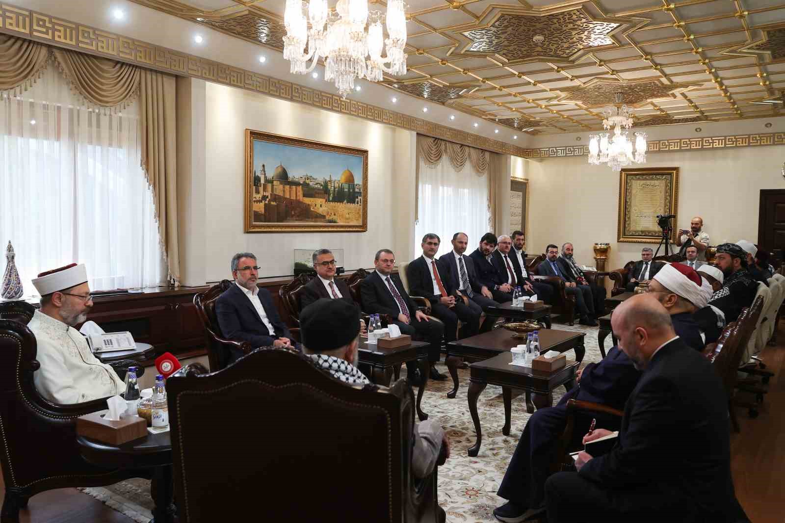 Diyanet İşleri Başkanı Erbaş, Filistinli Alimler Birliği Başkanı Tekruri ve heyetini kabul etti