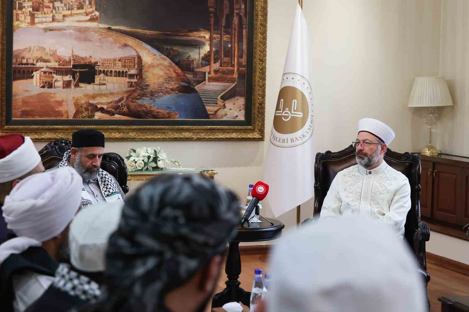 Diyanet İşleri Başkanı Erbaş, Filistinli Alimler Birliği Başkanı Tekruri ve heyetini kabul etti
