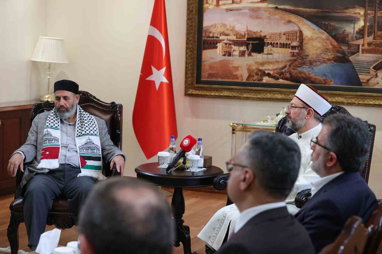 Diyanet İşleri Başkanı Erbaş, Filistinli Alimler Birliği Başkanı Tekruri ve heyetini kabul etti