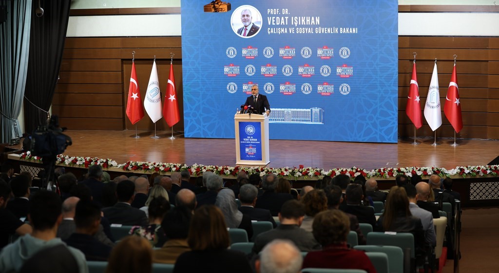 Bakan Işıkhan, “Türkiye Cumhuriyeti’nin 100. Yılında Çalışma Hayatı” paneline katıldı
