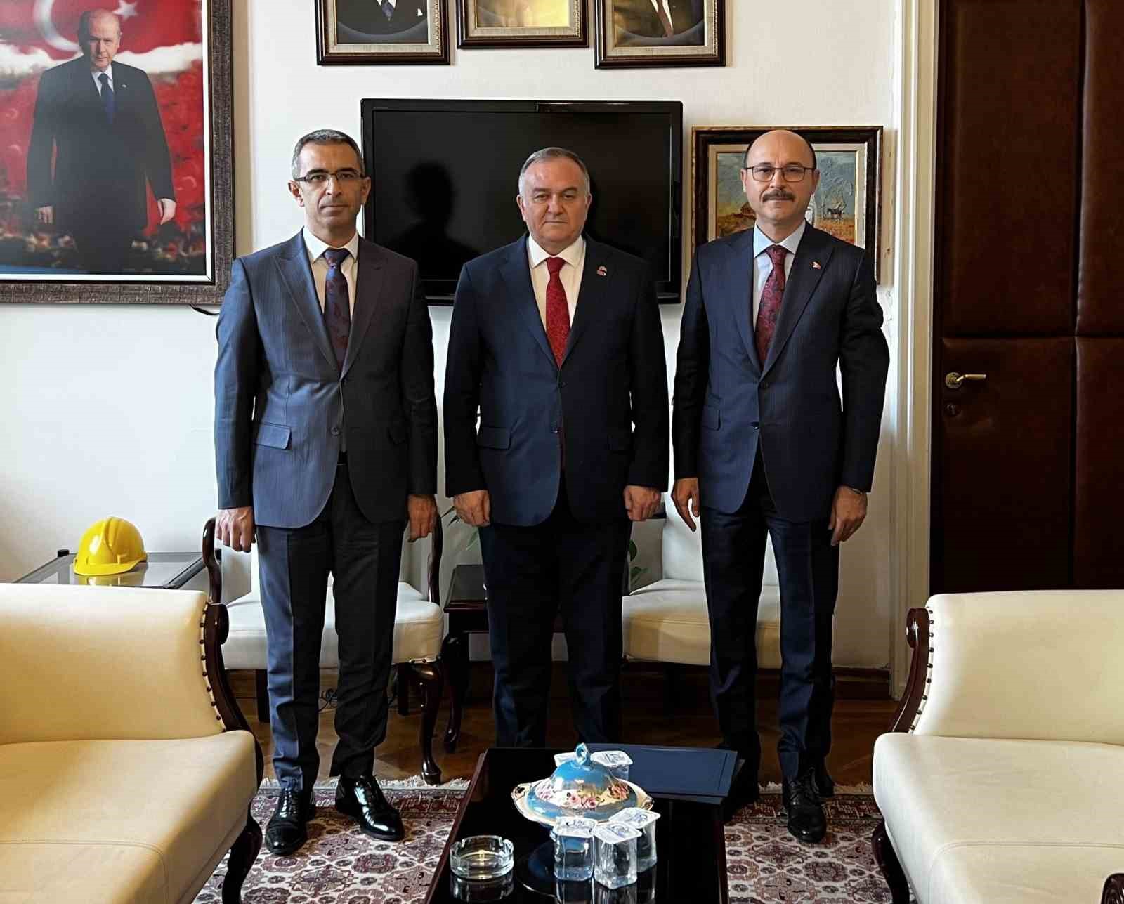 Türk Eğitim-Sen, 24 Kasım’da bir maaş ikramiye verilmesi talebiyle hazırladığı kanun teklifini TBMM gündemine taşıdı