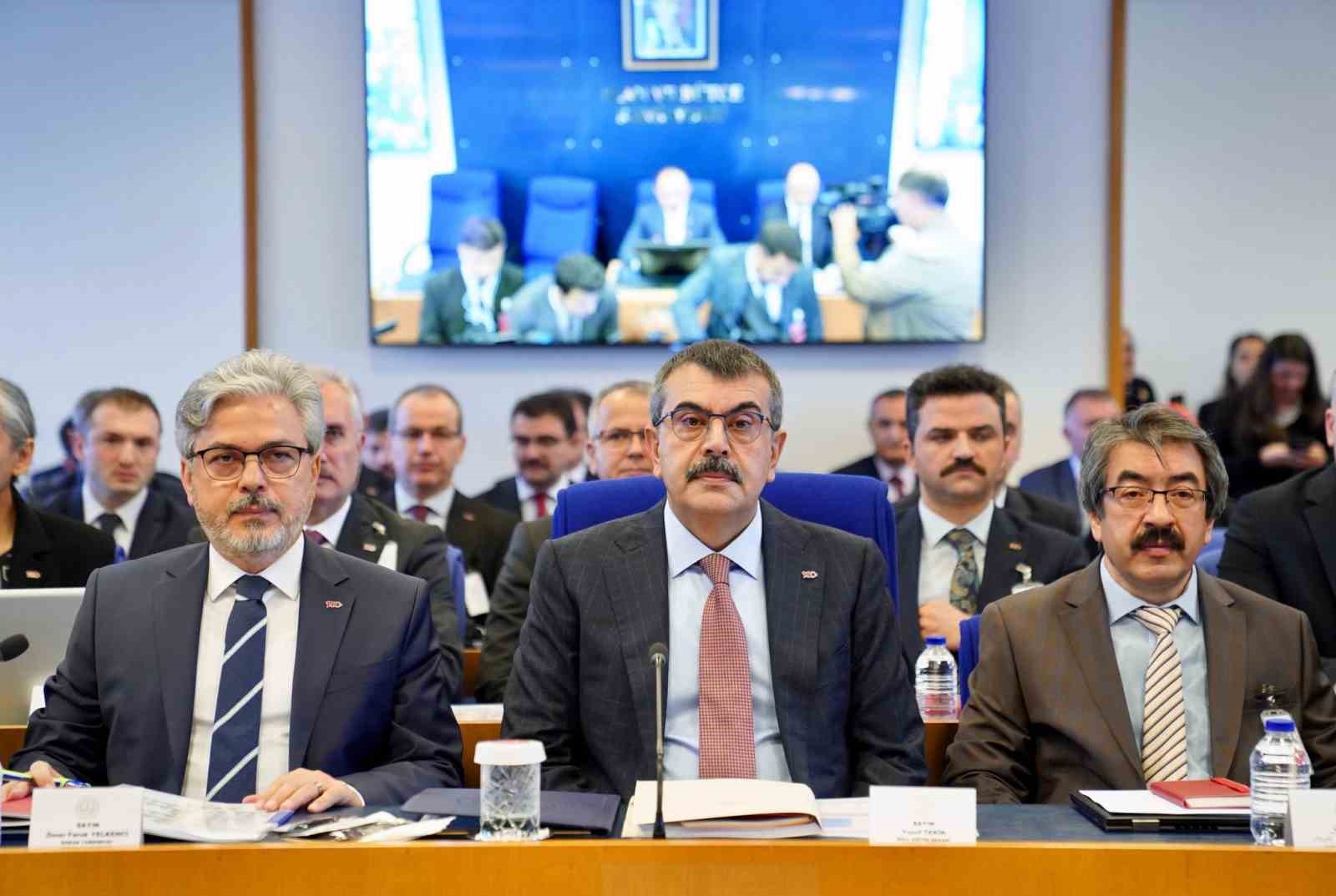 Bakan Tekin: "Seçmeli dersler bölümünü öğrencilerin ilgi ve ihtiyaç alanlarına göre güncelledik"