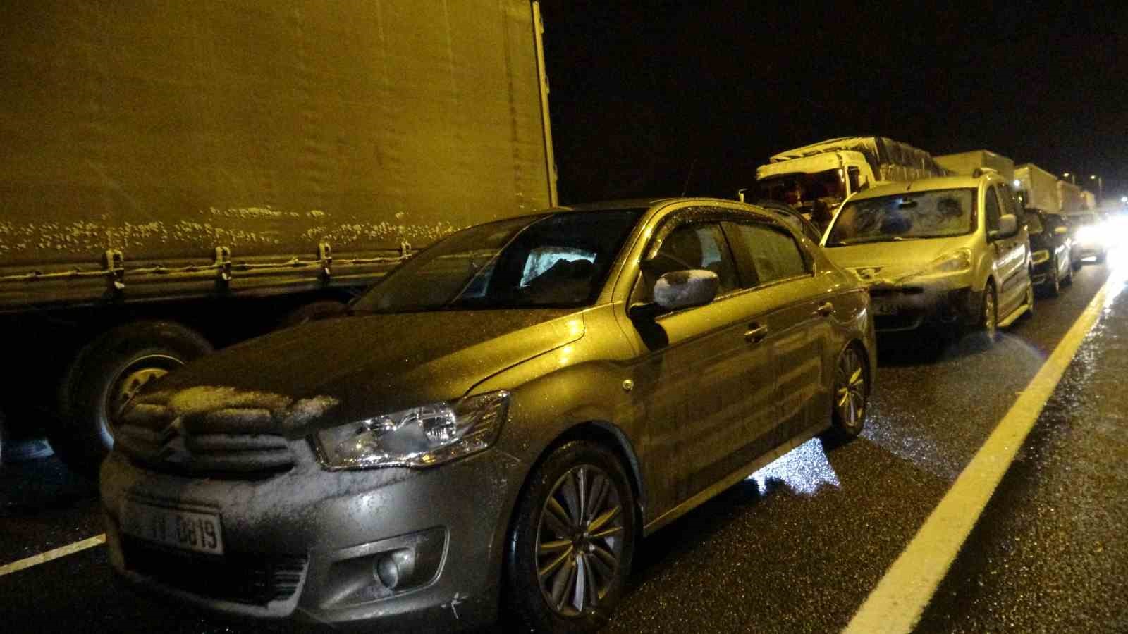 D100’de kar çilesi: Saatlerce mahsur kaldılar