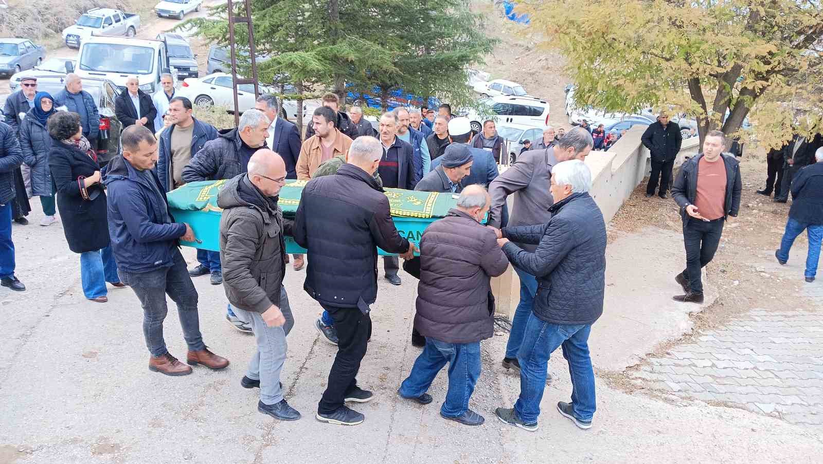 Komşuları tarafından öldürülen aynı aileden 5 kişi son yolcuklarına uğurlandı